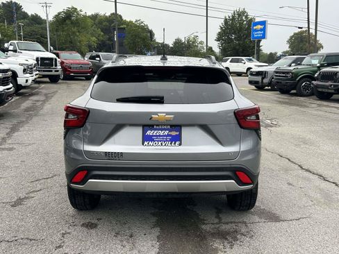 Used 2025 Chevrolet Trax LT FWD image 6