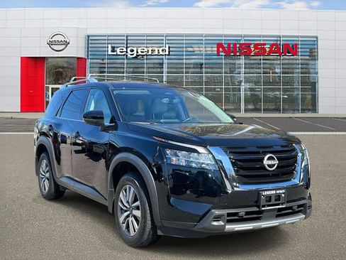 Used 2023 Nissan Pathfinder SL image 1