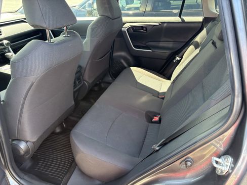 Used 2022 Toyota RAV4 LE AWD/4WD image 7