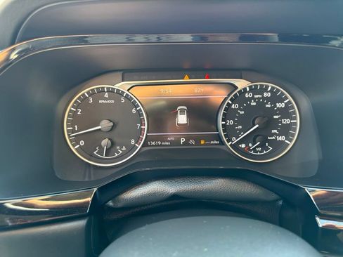 Used 2023 Nissan Pathfinder SL AWD/4WD image 18