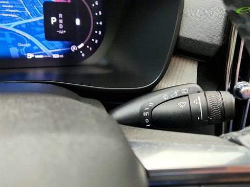 Used 2025 Volvo XC40 B5 Plus AWD/4WD image 59