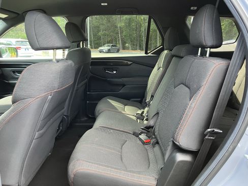 Used 2025 Honda Pilot Sport image 33