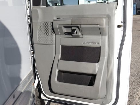 Used 2017 Ford E-450 and Econoline 450 Super Duty w/ Power Windows & Locks Group image 32