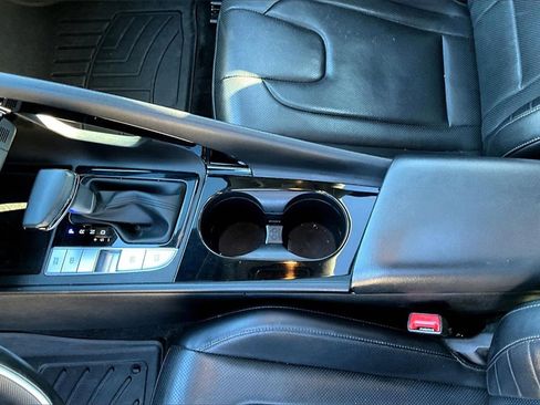 Used 2022 Hyundai Elantra Limited image 15