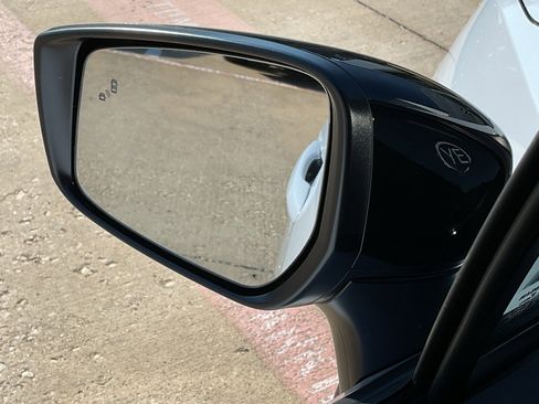 New 2025 Nissan Versa SR w/ Trunk Package image 10