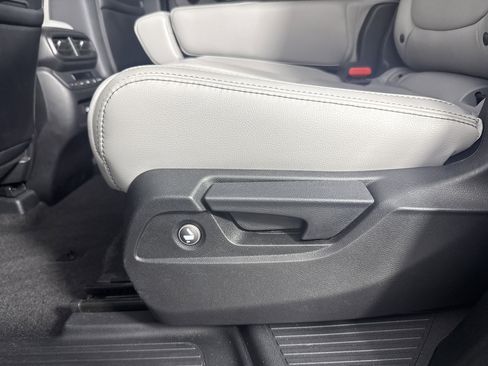 Certified 2023 Honda Pilot Touring image 23