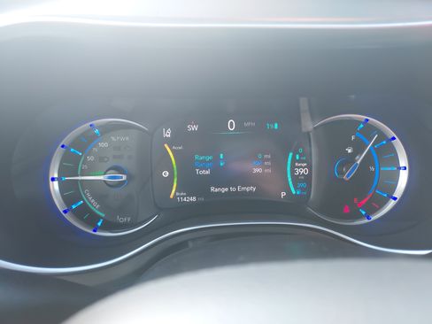 Used 2020 Chrysler Pacifica Limited w/ Quick Oder Package 2EV RED-S image 36