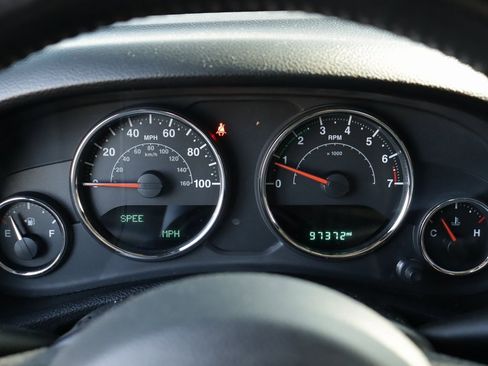 Used 2018 Jeep Wrangler Rubicon w/ Cold Weather Group image 12