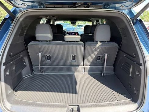 Used 2025 Chevrolet Traverse LT w/ Driver Confidence Package FWD image 14