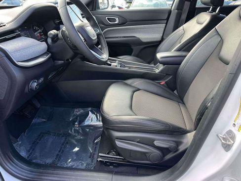 Used 2024 Jeep Compass Latitude image 15