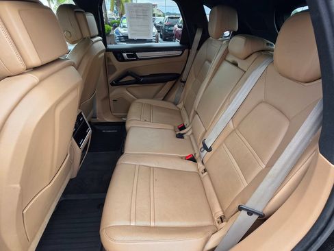 Used 2022 Porsche Cayenne AWD/4WD image 9