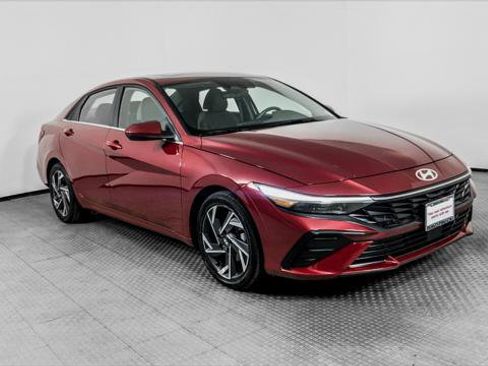 Used 2025 Hyundai Elantra SEL FWD image 11