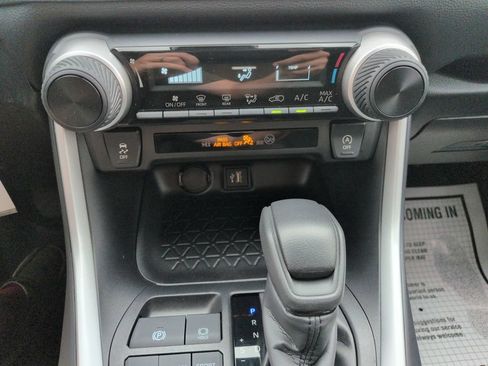 Certified 2025 Toyota RAV4 LE AWD/4WD image 18