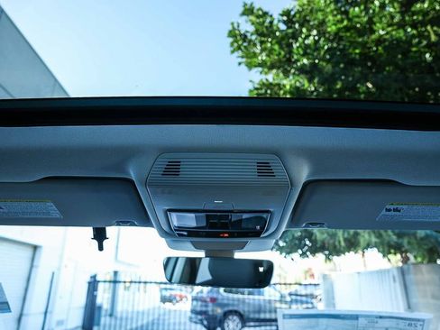 New 2026 Volkswagen Tiguan SE image 26