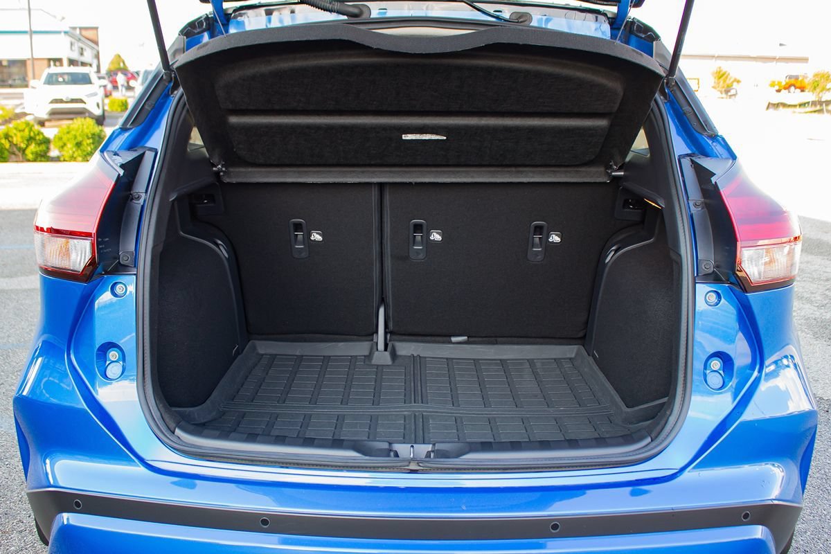Used 2023 Nissan Kicks SR w/ SR Premium Package FWD image 16