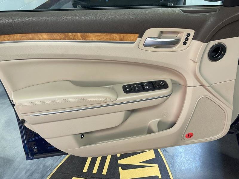 Used 2014 Chrysler 300 C w/ Beats Audio Group AWD/4WD image 28