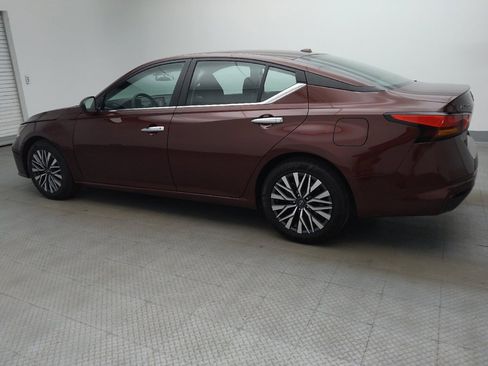 Used 2025 Nissan Altima 2.5 SV FWD image 3