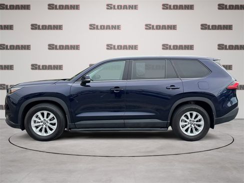 Used 2024 Toyota Grand Highlander XLE image 2