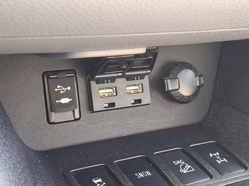 Used 2019 Toyota Highlander XLE w/ Carpet Mat Package (TMS) image 24