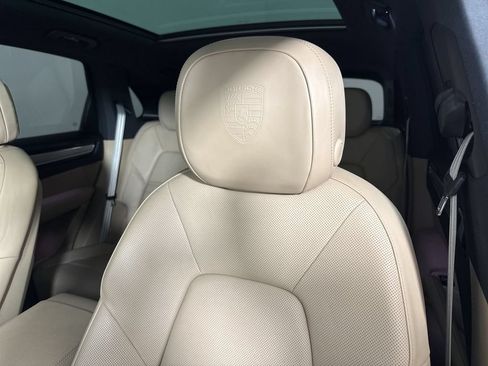 Certified 2023 Porsche Cayenne S Platinum w/ Premium Package Plus AWD/4WD image 41