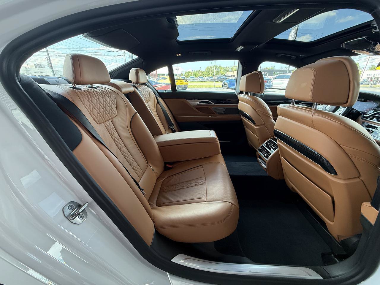 Used 2022 BMW 750i xDrive w/ Executive Package AWD/4WD image 37