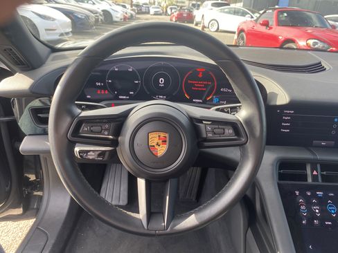 Used 2021 Porsche Taycan image 12