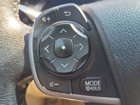 Used 2012 Toyota Camry XLE w/ Leather Pkg FWD image 27