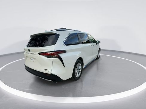 Used 2021 Toyota Sienna Limited FWD image 8