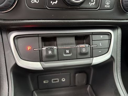 Used 2023 GMC Terrain SLE w/ Driver Convenience Package image 21