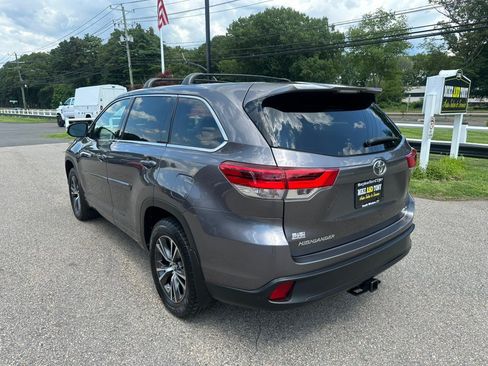 Used 2017 Toyota Highlander LE AWD/4WD image 9