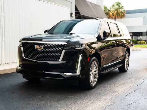 Used 2021 Cadillac Escalade ESV Luxury RWD image 3