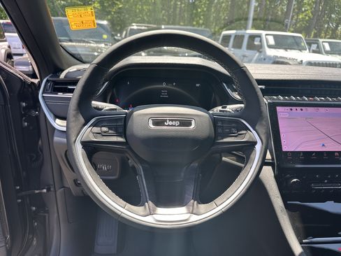 Used 2025 Jeep Grand Cherokee L Limited w/ Luxury Tech Group II RWD image 26