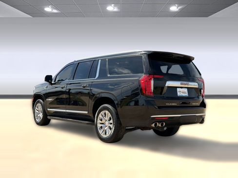 Used 2023 GMC Yukon XL Denali RWD image 3