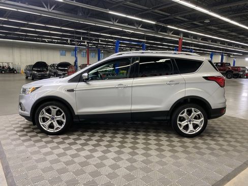 Used 2019 Ford Escape Titanium image 10