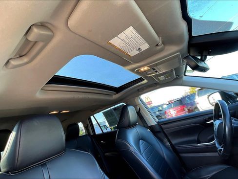 Used 2020 Toyota Highlander XLE image 21