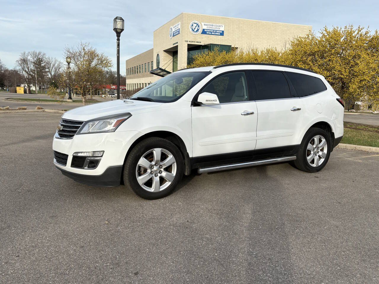 Used 2017 Chevrolet Traverse LT w/ Style and Technology Package FWD image 18