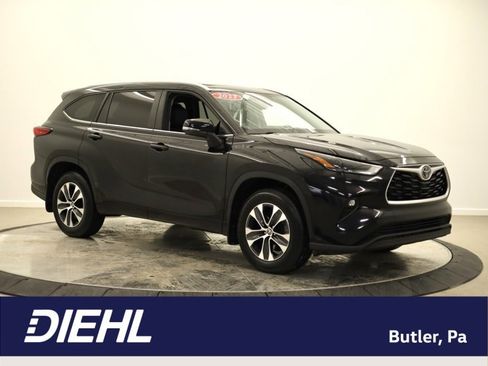 Certified 2023 Toyota Highlander XLE image 1