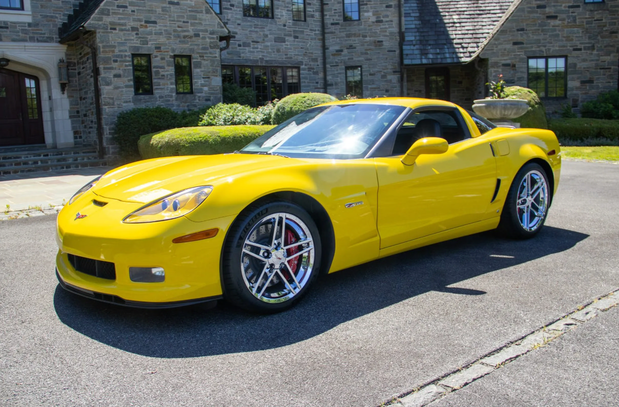 Used 2007 Chevrolet Corvette Z06 w/ Preferred Equipment Group RWD image 1