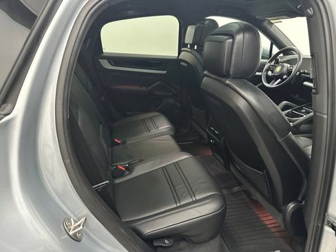 Used 2024 Porsche Cayenne Coupe AWD/4WD image 26