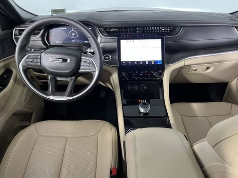 Certified 2024 Jeep Grand Cherokee Limited w/ Luxury Tech Group II image 12