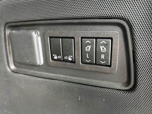 Used 2023 Cadillac Escalade ESV Premium Luxury image 45