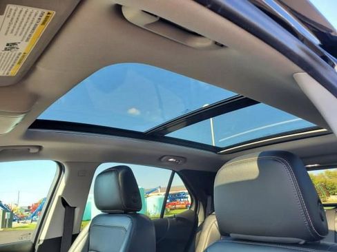 Used 2023 Chevrolet Equinox Premier image 20