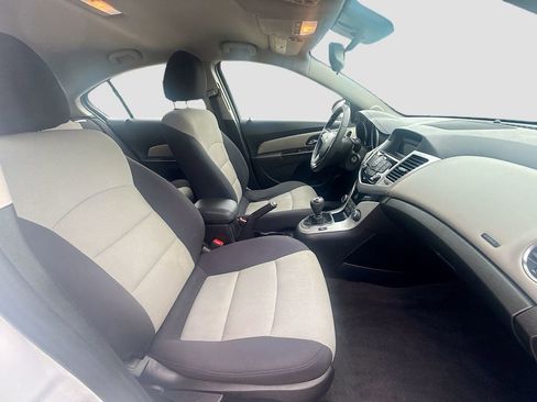 Used 2015 Chevrolet Cruze LS image 25