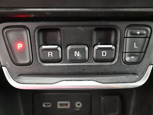Used 2020 GMC Terrain SLE w/ Driver Convenience Package FWD image 18