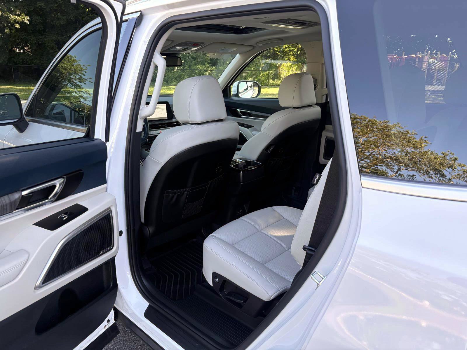 Certified 2025 Kia Telluride EX w/ EX Captain's Chair Package AWD/4WD image 28