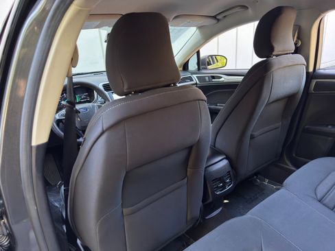 Used 2019 Ford Fusion SE image 28