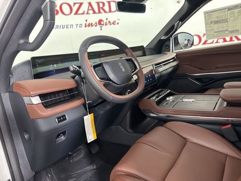 New 2025 Lincoln Navigator Reserve image 14