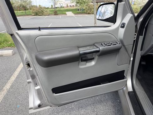 Used 2003 Ford Explorer Sport Trac XLT RWD image 11
