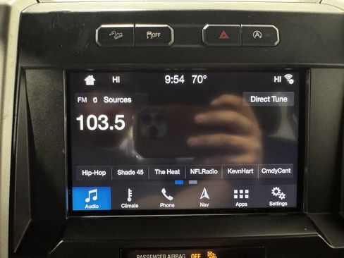 Used 2019 Ford F150 Lariat w/ Equipment Group 502A Luxury AWD/4WD image 3