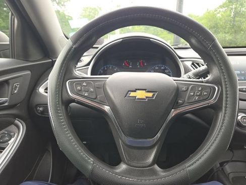 Used 2017 Chevrolet Malibu LS FWD image 3